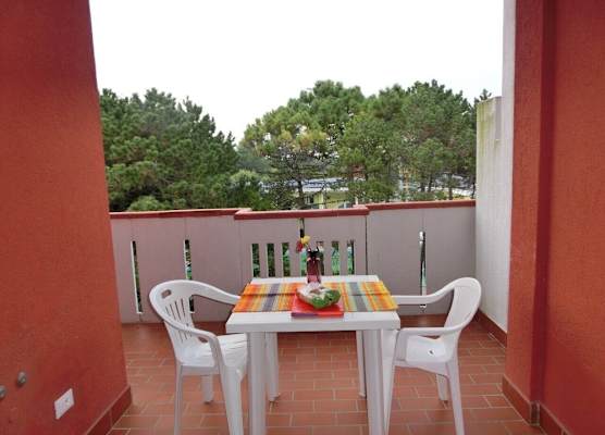 Your Flat Just a Short Walk From Pluto Beach 1