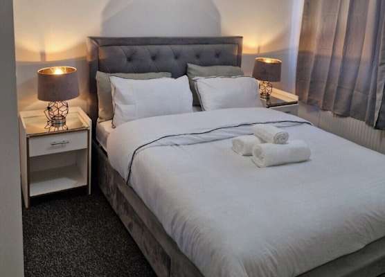 Spacious 3-bed Home -private Garden & Free Parking 1