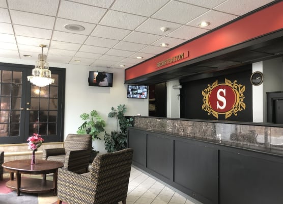 Schenectady Inn & Suites 1