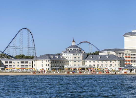 Cedar Point Hotel Breakers 1