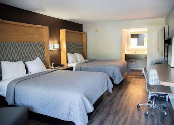 Columbus Inn and Suites 1