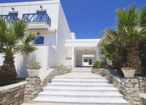 Manos Syros 1