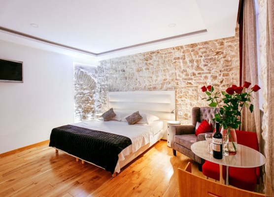 Get Split Luxury Apartment 1