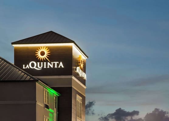La Quinta Inn & Suites by Wyndham San Antonio N Stone Oak 1