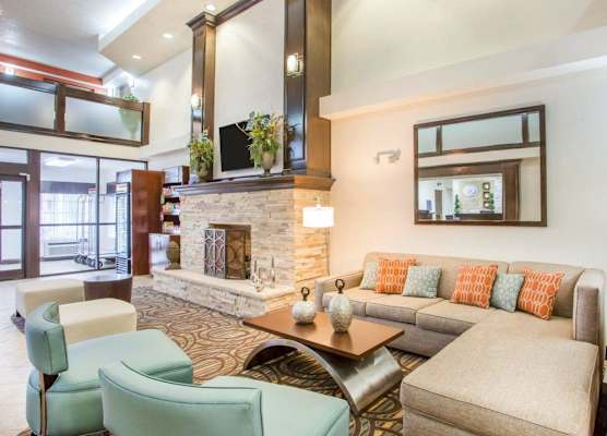 Comfort Suites Lebanon 1