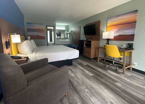 Days Inn & Suites by Wyndham Jennings 1