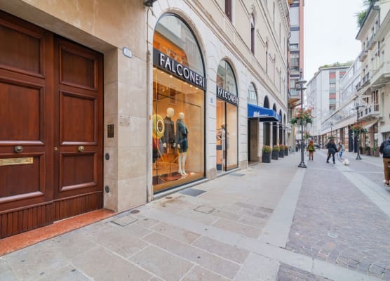 GuestHost - San Fermo Luxury Apartment 1