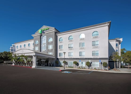 Holiday Inn Express & Suites SAN DIEGO-SORRENTO VALLEY by IHG 1
