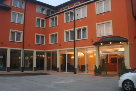 Hotel Daisy Budget 1