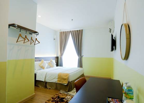 THE EXPLORER HOTEL 1