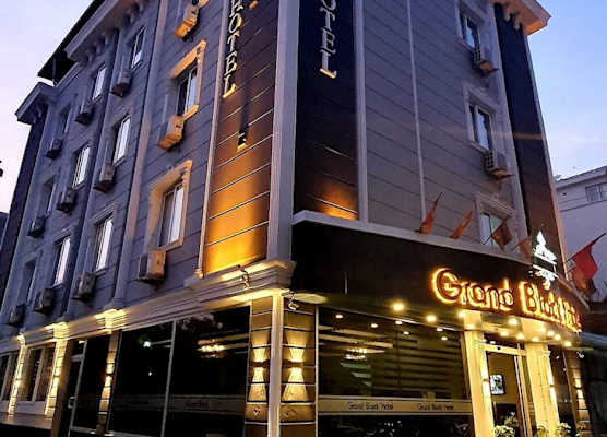 Grand Black Hotel 1