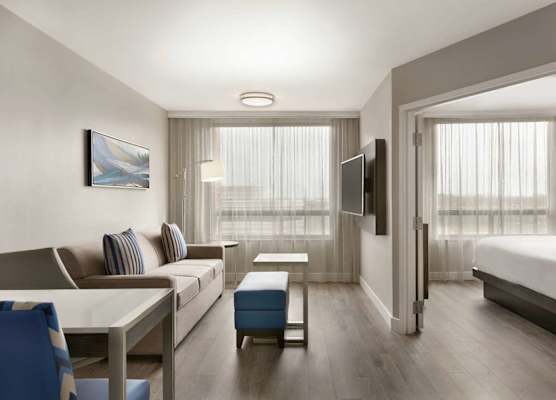 Embassy Suites By Hilton Montreal Airport 1