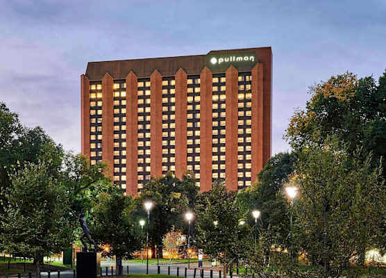 Pullman Melbourne On the Park 1