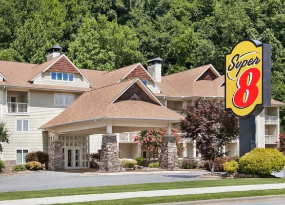 Super 8 by Wyndham Cherokee 1
