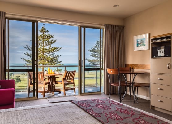 Pebble Beach Motor Inn 1