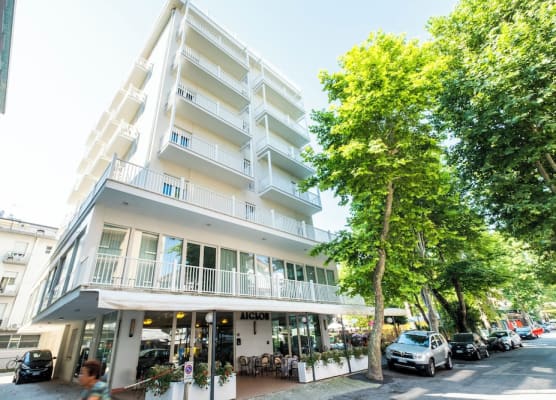Hotel Aiglon 1