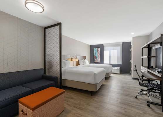 Everhome Suites Corona 1