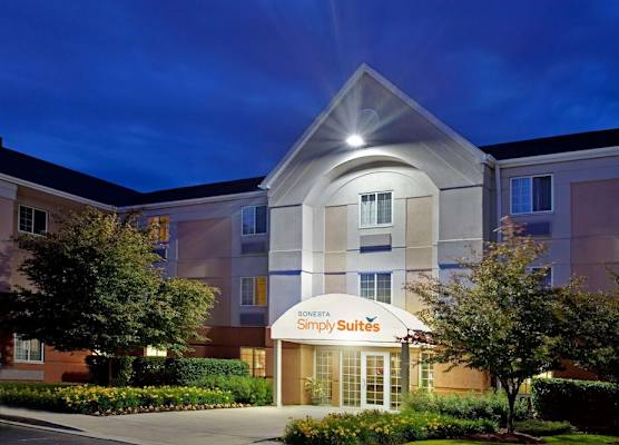 Sonesta Simply Suites Chicago Waukegan 1