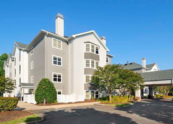 Hampton Inn & Suites Newport News (Oyster Point) 1