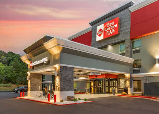 Best Western Plus Cleveland Inn & Suites 1