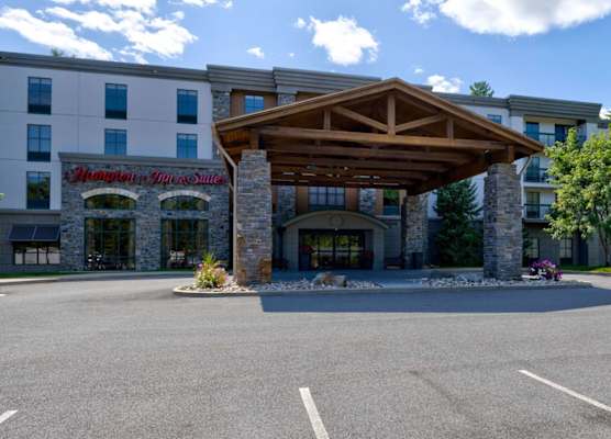 Hampton Inn & Suites Lake George 1