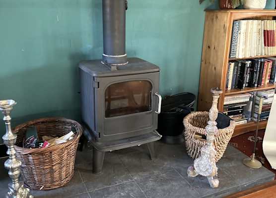 Lowri Cottage Hotel 1