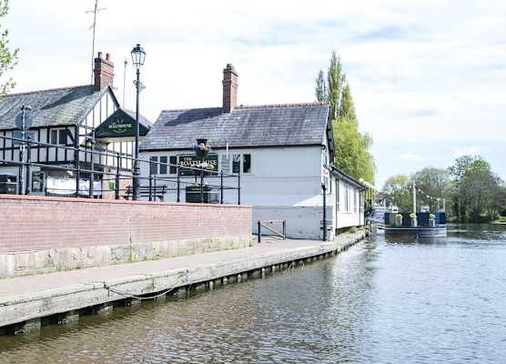 The Boathouse Inn & Riverside Rooms 1