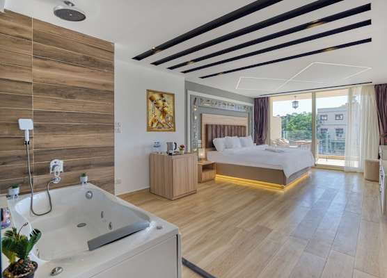 Diamond pyramids hotel 1