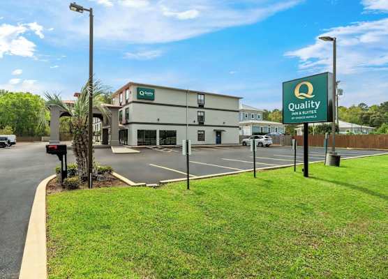 Quality Inn & Suites Biloxi - Ocean Springs 1