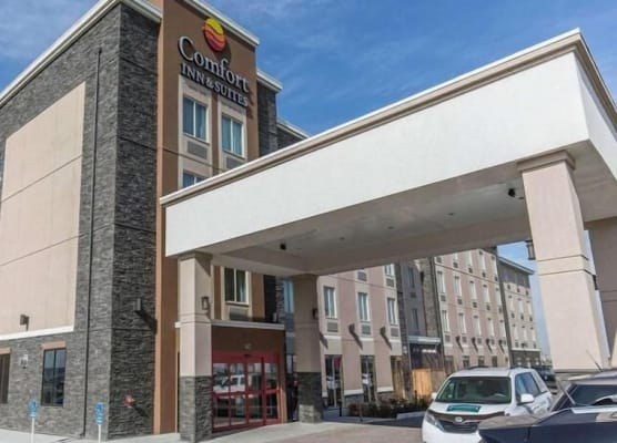 Comfort Inn & Suites Airport North 1