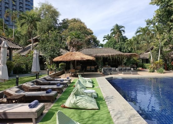 Let's Hyde Pattaya Resort & Villas - Pool Cabanas 1