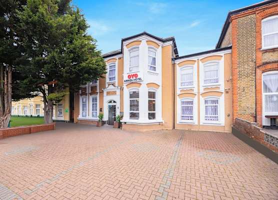 Arinza Hotel, London Ilford 1