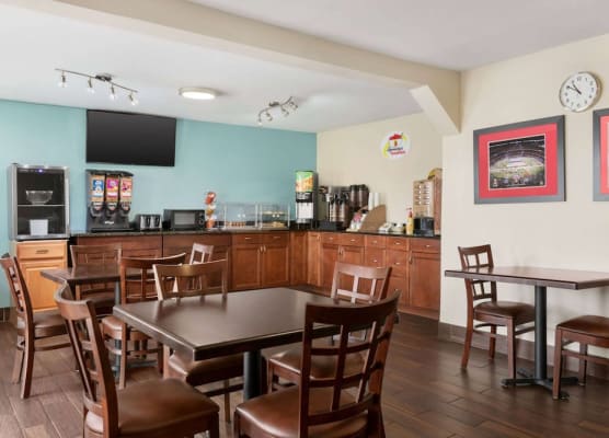 Super 8 by Wyndham Findlay 1