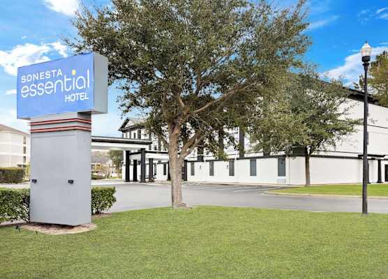 Sonesta Essential Savannah 1