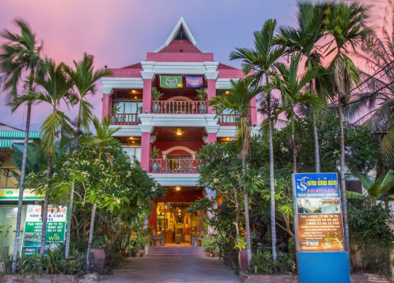 Side Walk Hotel 1