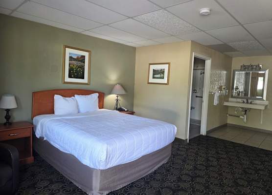 Montrose Valley Lodge 1
