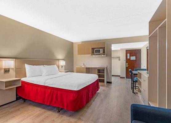 MainStay Suites Lansing West 1