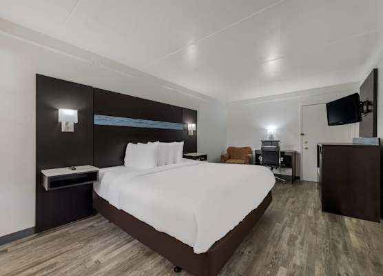 Quality Inn & Suites Airport 1