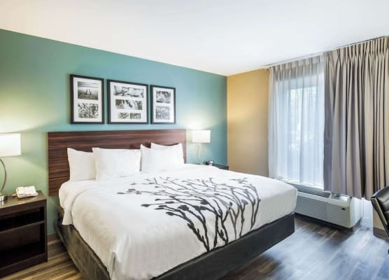 Sleep Inn & Suites Dunmore 1