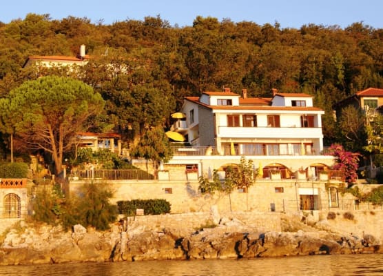 Villa on the beach with a splendid garden 1