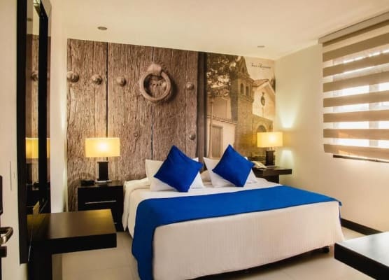 Hotel Puerta de San Antonio 1