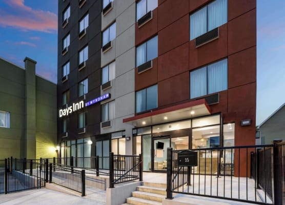 Days Inn by Wyndham Staten Island 1
