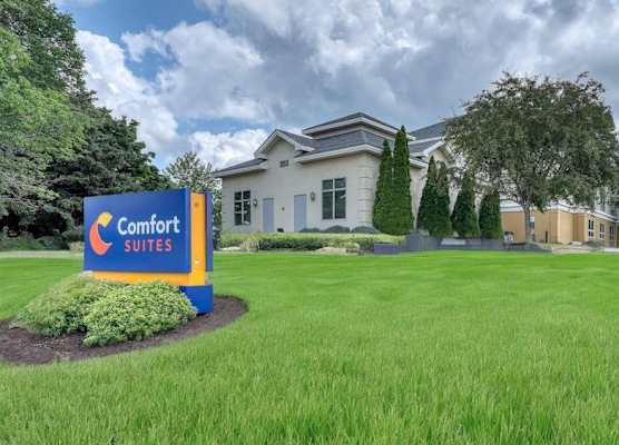 Comfort Suites Madison West - Middleton 1
