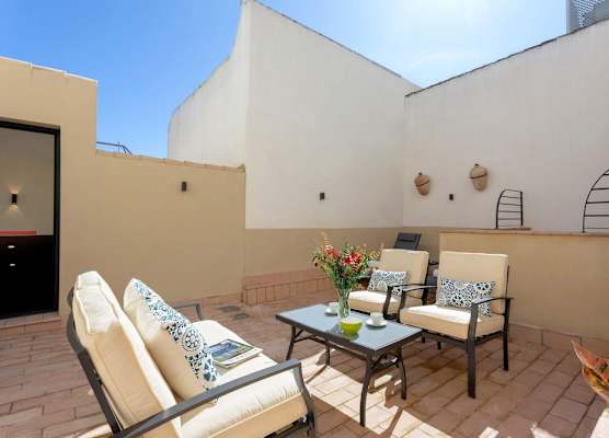 Exclusive Apartment Near Cathedral Rodrigo Caro IV 1
