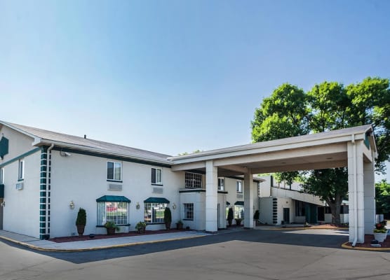 Quality Inn & Suites Des Moines - Merle Hay Road 1