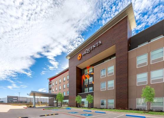 La Quinta Inn & Suites by Wyndham DeSoto 1