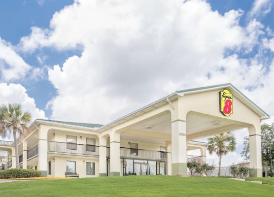 Super 8 by Wyndham Mobile 1