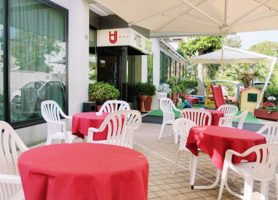 Hotel Junior by OasiGroup Hotels 1