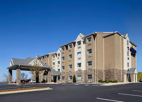 Microtel Inn & Suites by Wyndham St Clairsville - Wheeling 1