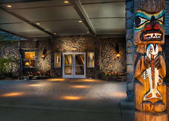 Coast Inn at Lake Hood 1